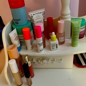 A bunch of drunk elephant and glow recipe 🤍